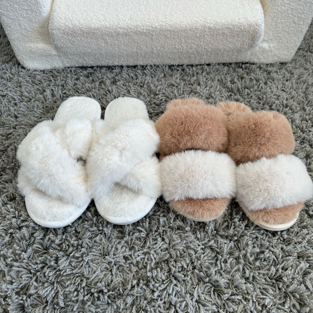 Fuzzy White and Tan Slippers (L)